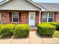 1327 Burchett Dr in Clarksville, TN - Foto de edificio - Building Photo