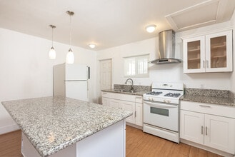 1349 N Citrus Ave in Los Angeles, CA - Building Photo - Building Photo