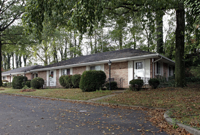 565 West Ave Apartments in Tallmadge, OH - Building Photo - Building Photo