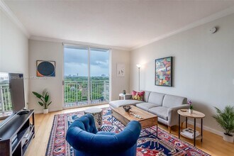 2030 Douglas Rd in Miami, FL - Building Photo - Building Photo