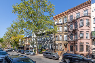 199 Hewes St in Brooklyn, NY - Building Photo - Building Photo