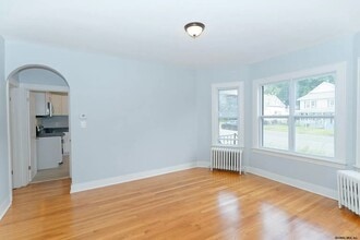 1 Lindberg Dr, Unit 2 in Latham, NY - Building Photo - Building Photo