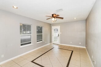 1303 W Phillips St in Alvin, TX - Building Photo - Building Photo