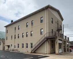 502 Delaware Ave in Palmerton, PA - Building Photo