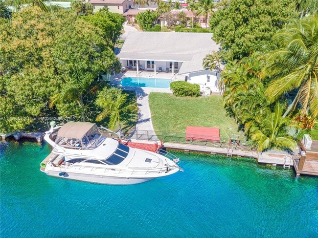 property at 413 Tamarind Dr