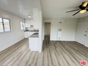 810 W 62nd St in Los Angeles, CA - Building Photo - Building Photo