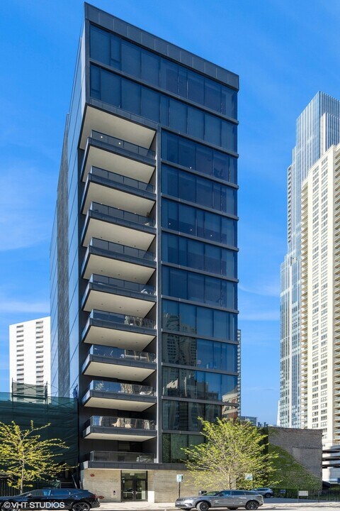 56 W Huron St in Chicago, IL - Building Photo