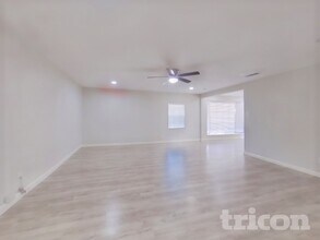 1928 Canterbury St, Unit 105 in Irving, TX - Building Photo - Building Photo