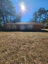 2427 Dogwood St in Nacogdoches, TX - Building Photo