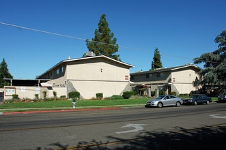 Sunset Gardens Townhomes in Fresno, CA - Foto de edificio - Building Photo