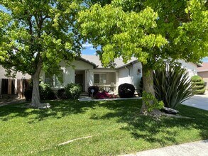 2844 W Payson Ct in Visalia, CA - Building Photo - Building Photo