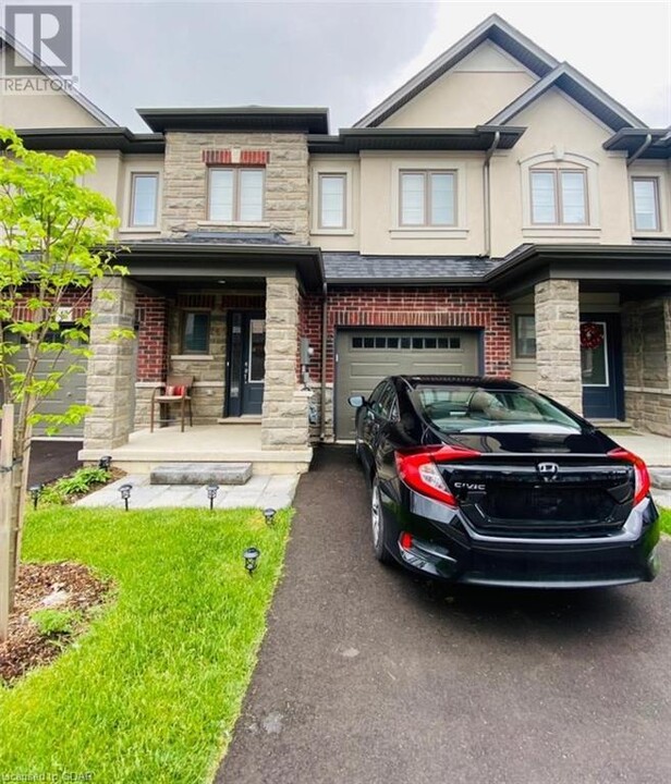 324 Equestrian Way in Cambridge, ON - Building Photo