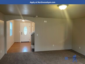 1108 Katie Mae Dr in Medford, OR - Building Photo - Building Photo