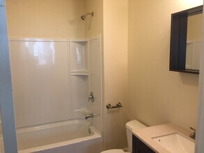 2564 N Humboldt Blvd in Milwaukee, WI - Foto de edificio - Building Photo