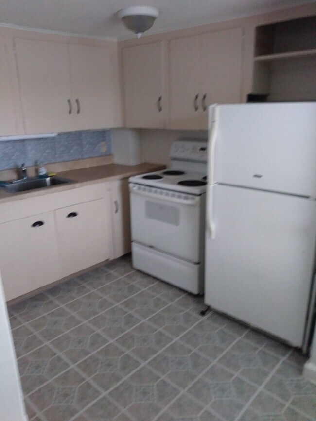 487 West St Apartments and Nearby Bristol Apartments For Rent Bristol, CT