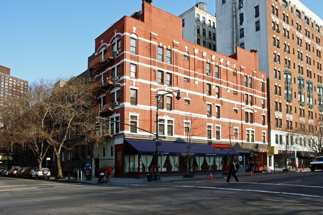 200-208 Columbus Ave in New York, NY - Building Photo