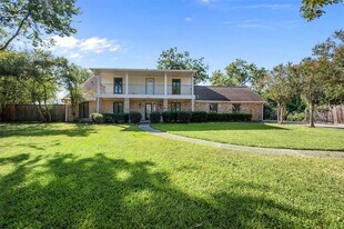 4702 Bayou Vista Dr, Unit 20-104 in Houston, TX - Building Photo