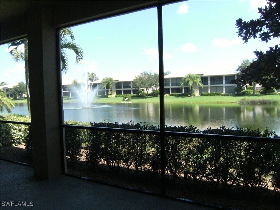 713 Regency Reserve Cir in Naples, FL - Building Photo
