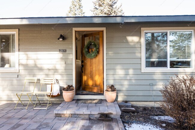 21360 Keyte Rd in Bend, OR - Building Photo - Building Photo