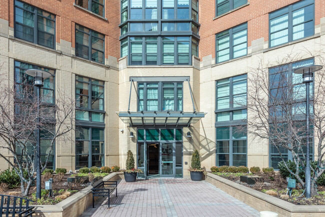 The Paramount in Reston, VA - Foto de edificio - Building Photo