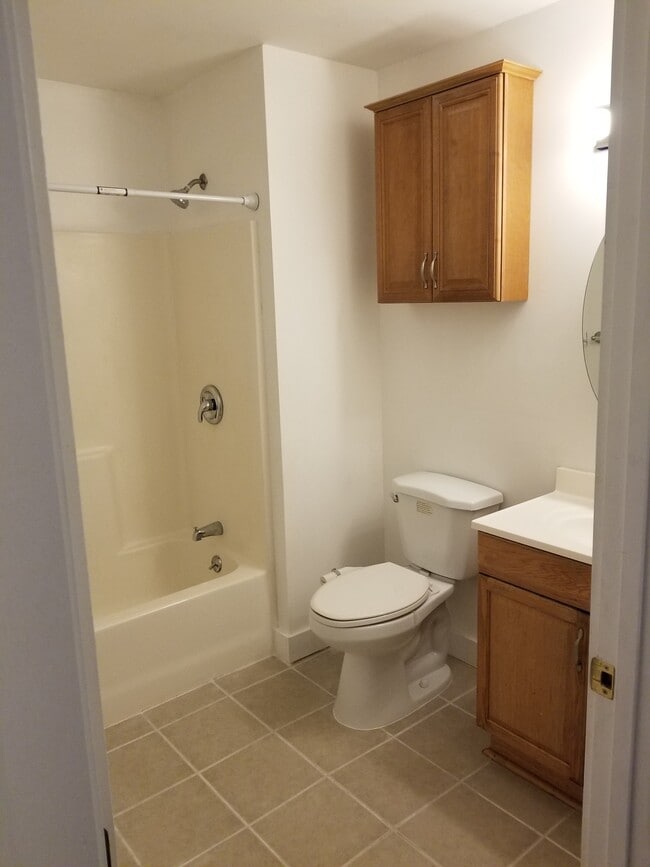 2864 Fort Bridgman Rd, Unit 2 in Vernon, VT - Building Photo - Building Photo