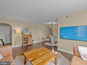 22 S Old Glebe Rd, Unit 102D in Arlington, VA - Building Photo - Building Photo