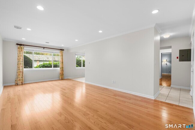 132 Southport Woods Drive in Fairfield, CT - Building Photo - Building Photo