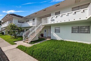 7660 SW 82nd St in Miami, FL - Building Photo