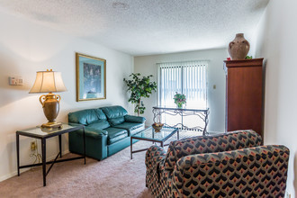 Hickory Pointe in Memphis, TN - Building Photo - Interior Photo