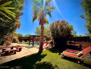 6500 Bullring Ln in Las Vegas, NV - Building Photo - Building Photo