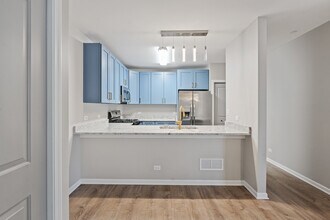 5 S Virginia Rd in Crystal Lake, IL - Building Photo - Building Photo