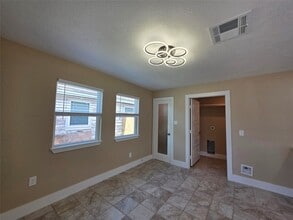 2306 19th Ave N in Texas City, TX - Building Photo - Building Photo