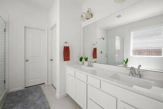 104 Camella St in Liberty Hill, TX - Building Photo - Building Photo