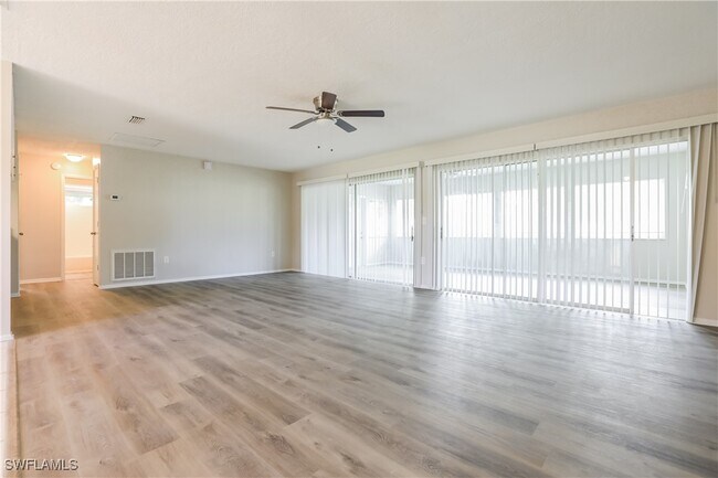 1303 Pine Needle Rd in Venice, FL - Building Photo - Building Photo