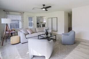 14817 Single Trce in Austin, TX - Building Photo