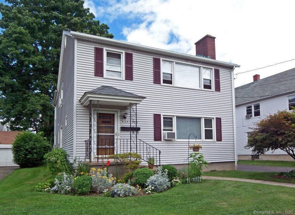 626 Courtland Ave in Bridgeport, CT - Building Photo