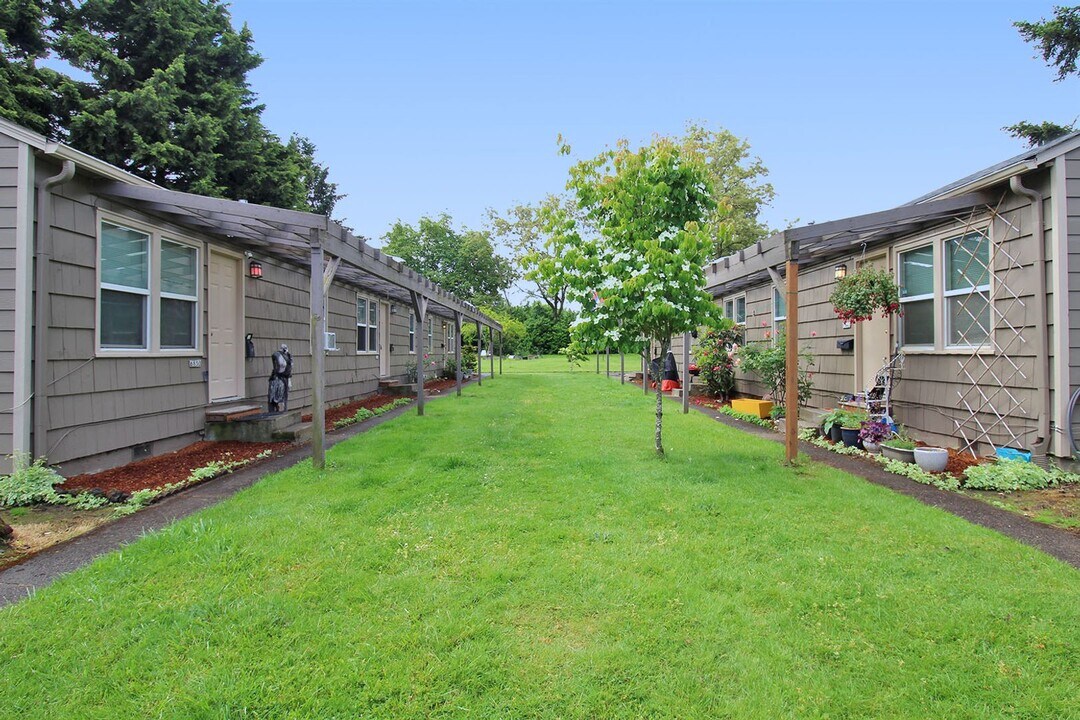 6850-6850 NE Going St in Portland, OR - Building Photo