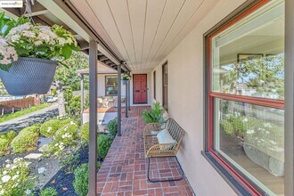 4053 Huntington St in Oakland, CA - Building Photo - Building Photo
