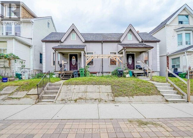 property at 822-822 Gerrard St E