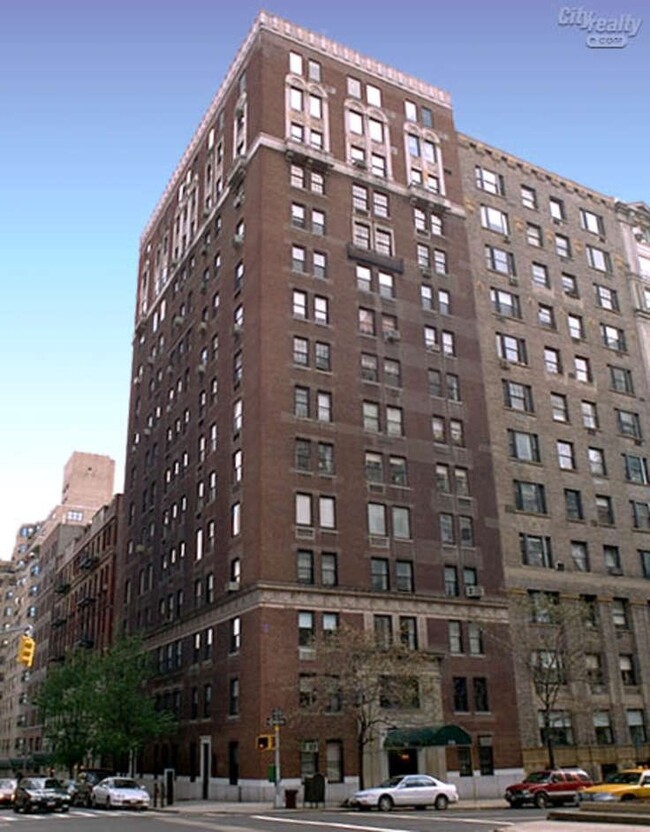 30 E 81st St in New York, NY - Building Photo - Building Photo