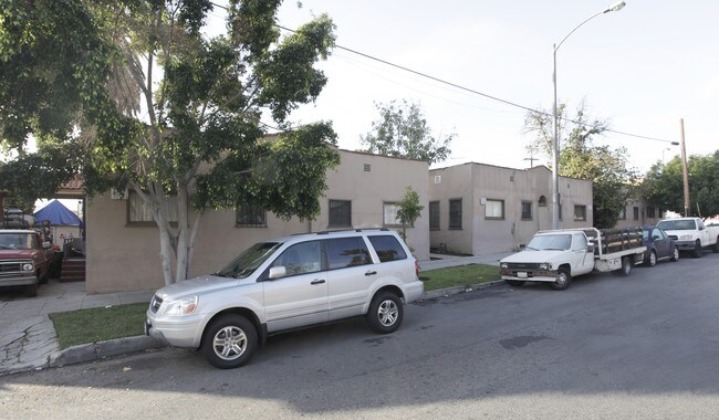 3716-3726 Oakwood Ave in Los Angeles, CA - Building Photo - Building Photo