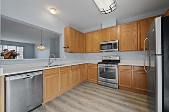 2295 Twilight Dr in Aurora, IL - Building Photo - Building Photo