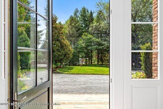 18 Sheraton Ln in Rumson, NJ - Building Photo - Building Photo