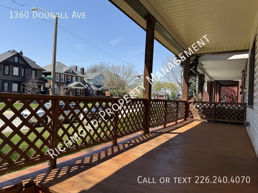 1360 Dougall Ave in Windsor, ON - Building Photo