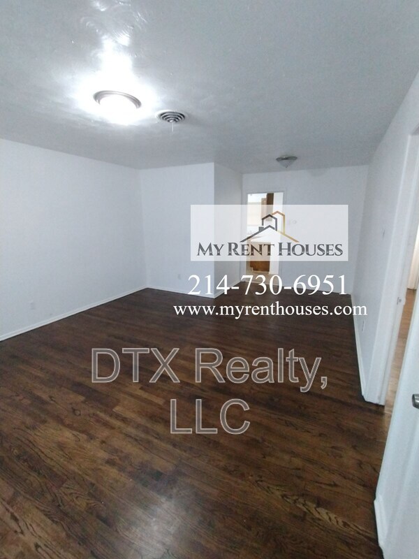 1461 Autumn Leaves Trail in Dallas, TX - Building Photo - Building Photo