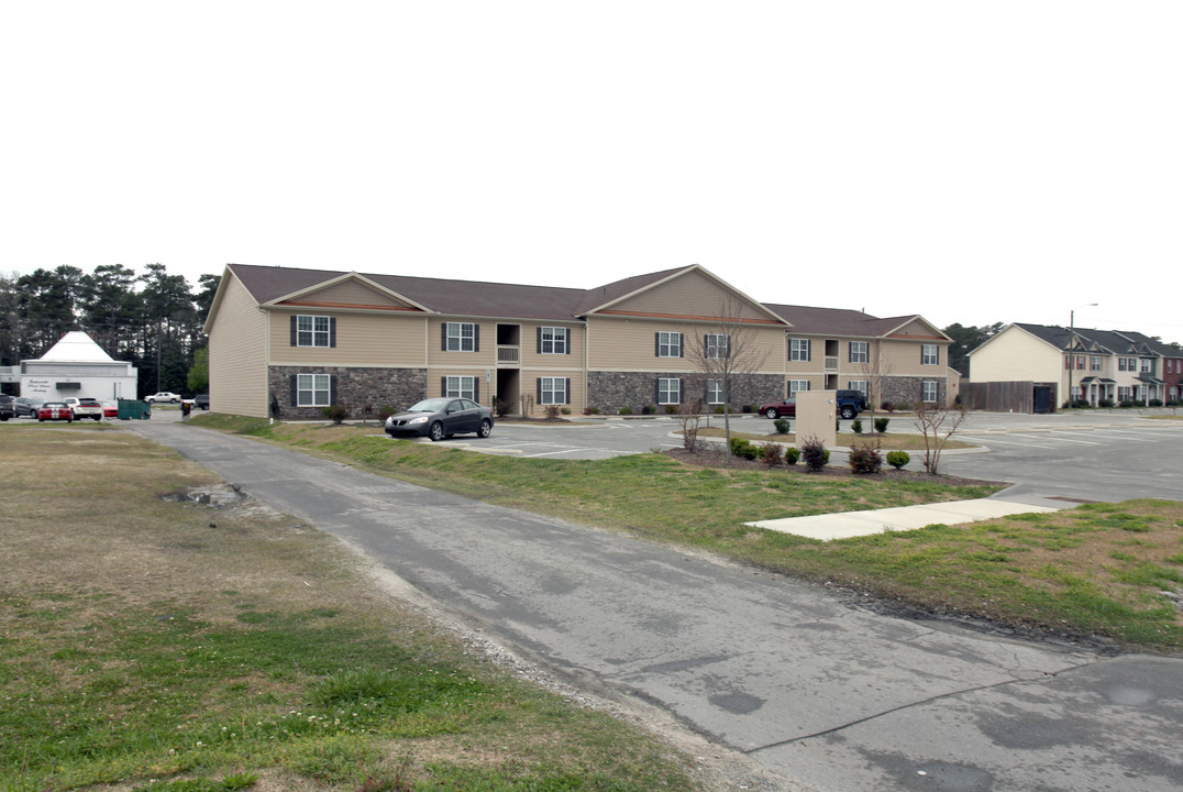 Bella Apartments in Jacksonville, NC - Building Photo