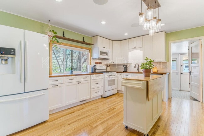 property at 4476 S Lincoln St
