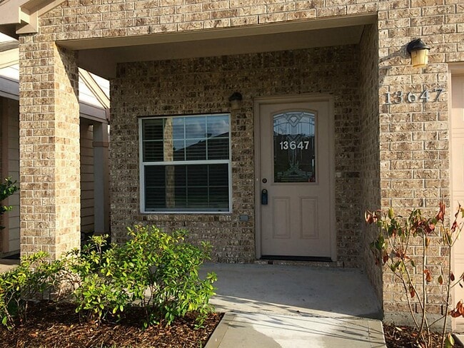 13647 Padgett Dr in Sugar Land, TX - Building Photo - Building Photo