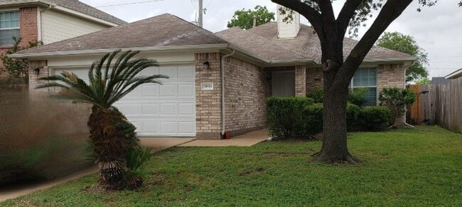 property at 18914 S Wimbledon Dr