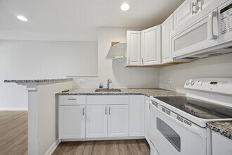 15 W 10th St in Marcus Hook, PA - Building Photo - Building Photo